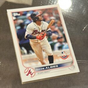 Topps Braves Baseball Card - White and Blue